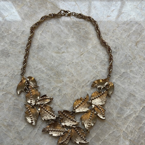 Gray Marcasite and gold tone necklace - Picture 9 of 9
